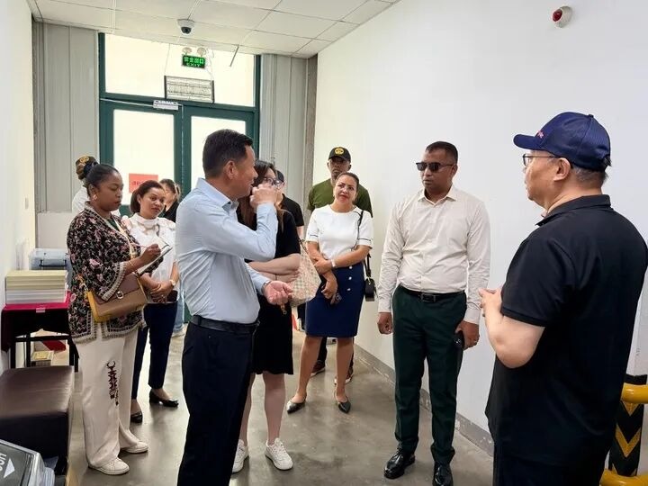 The Malagasy delegation in Bangtec's membrane production, Nantong